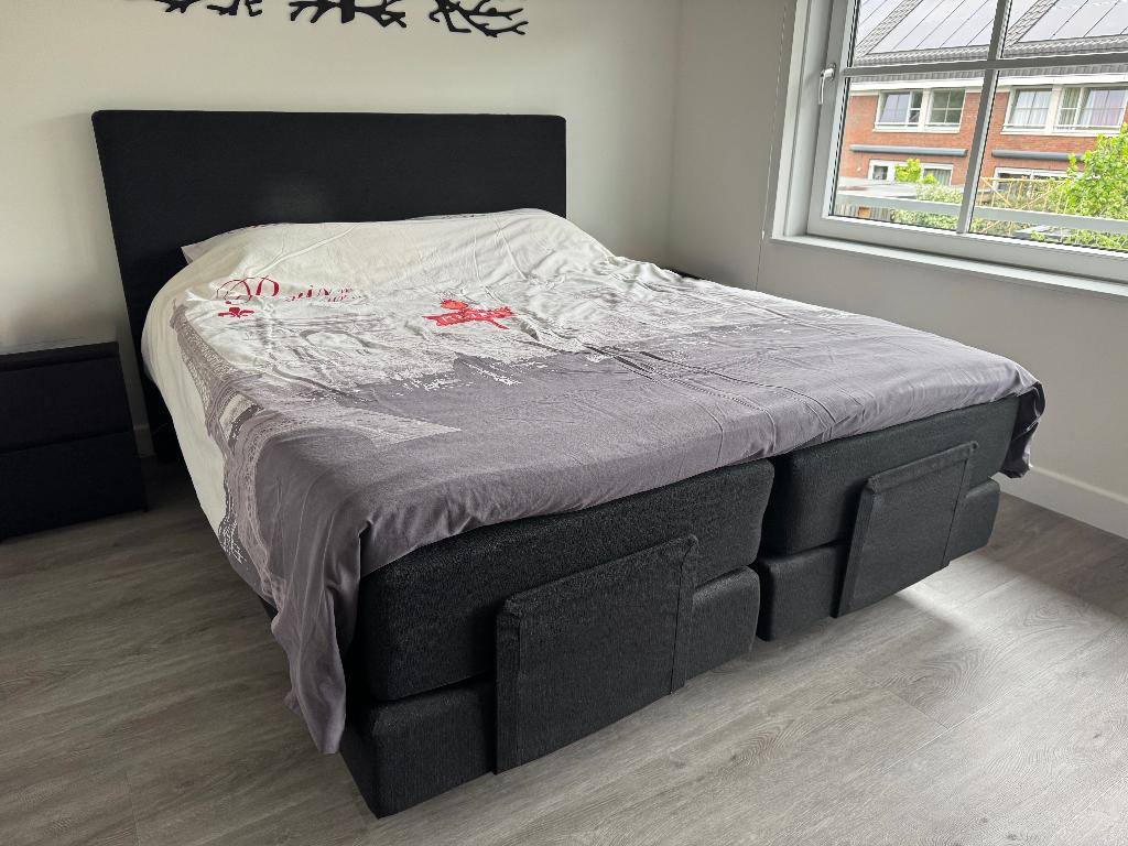 Swiss Sense elektrische boxspring 160x200 met split topper, Huis en Inrichting, Slaapkamer | Boxsprings, Ophalen, Gebruikt, Zwart