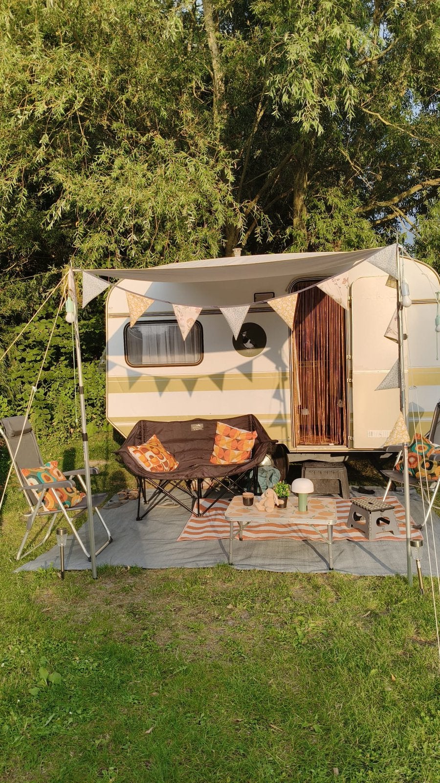Leuke Eifeland 360 Caravan met luifel, Caravans en Kamperen, Vast bed, Treinzit, Tot 4 meter, Eifelland