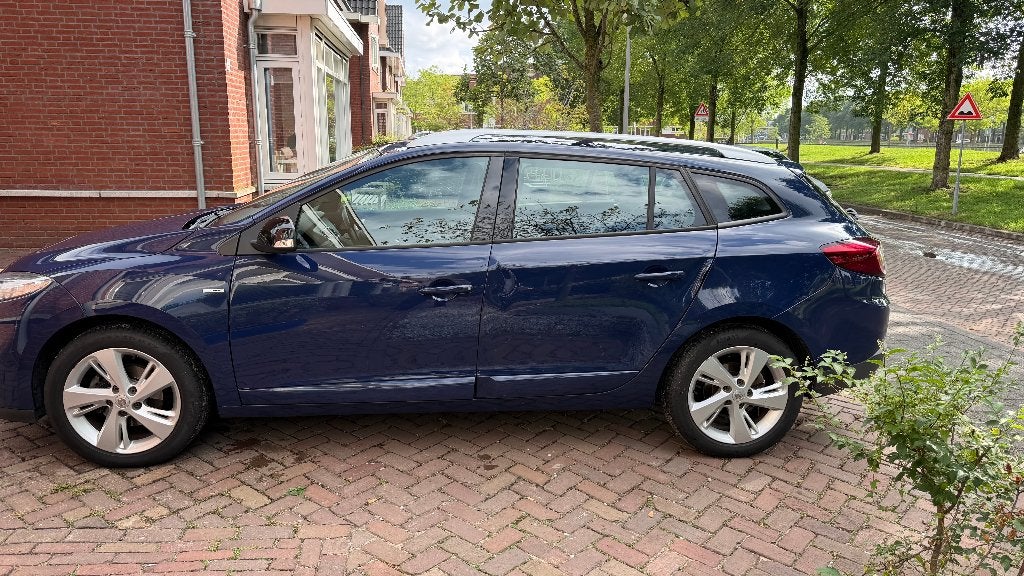Foto 6 van Renault Mégane 1.5 DCI 81KW Estate 2012 met winterbanden