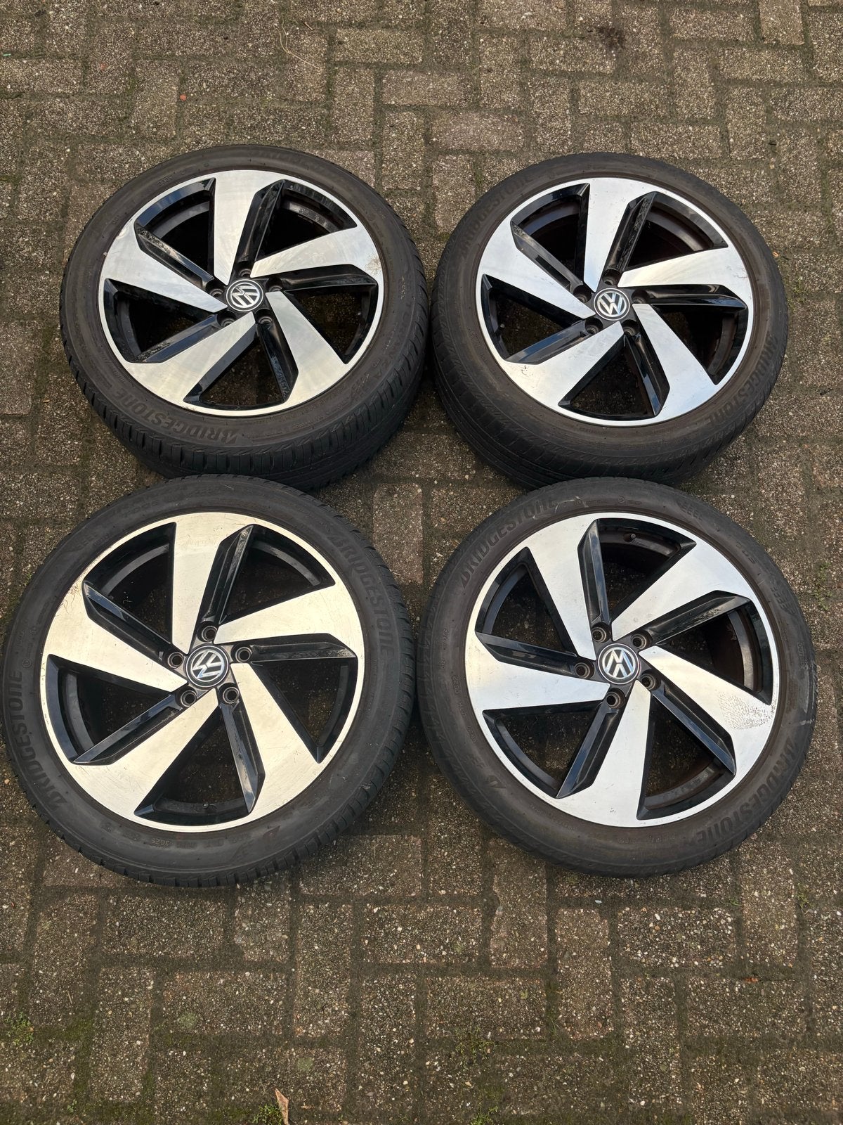 225/45 R18 Volkswagen GTI wielen met Bridgestone banden, Ophalen, 18 inch, Gebruikt, Banden en Velgen