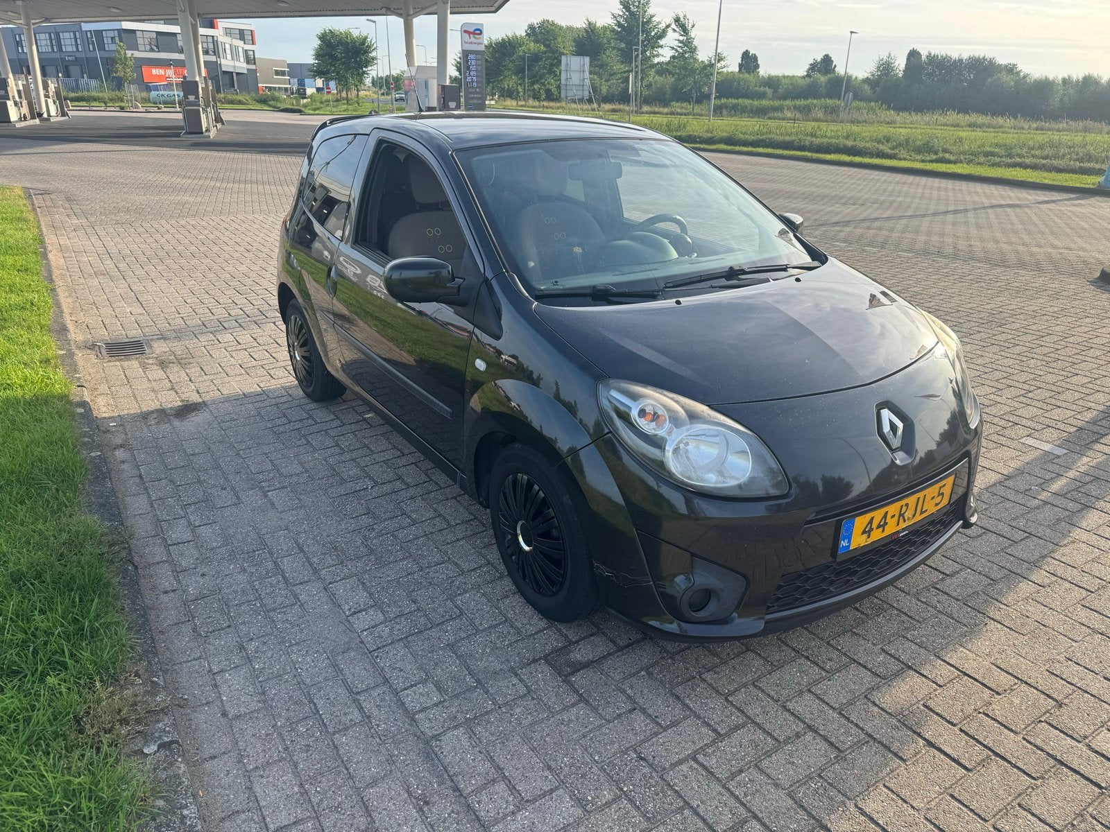 Renault Twingo 1.2 16V 2011 Zwart Airco nieuwe APK, Auto's, Renault, Twingo, 74 pk, 4 cilinders, 4 stoelen
