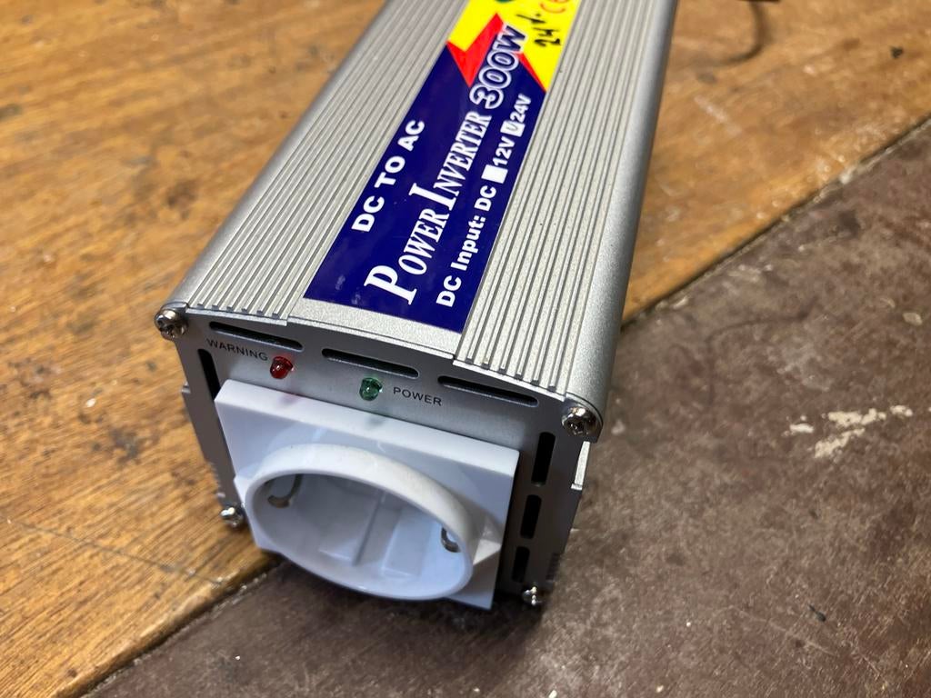 Powerconverter 24V DC naar 220V AC - 300W, Ophalen of Verzenden, Gebruikt