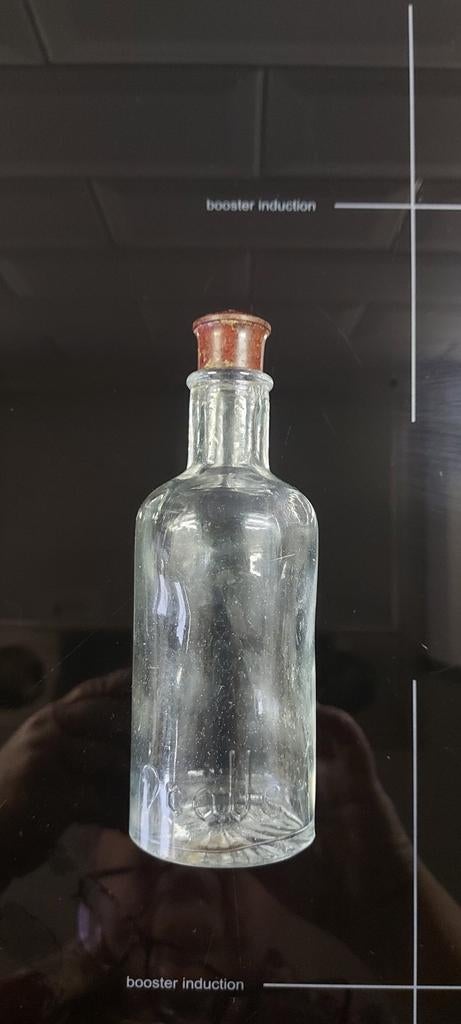 14 cm hoog flesje dralle berkenwater met bakelieten dopje, Ophalen of Verzenden