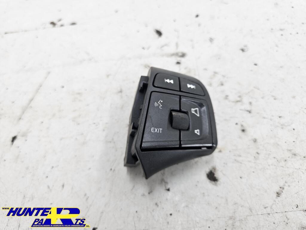 Radiobediening stuur Volvo V70/V60 III ('07-'17) 31334463, Gebruikt, Ophalen of Verzenden, Volvo, Volvo