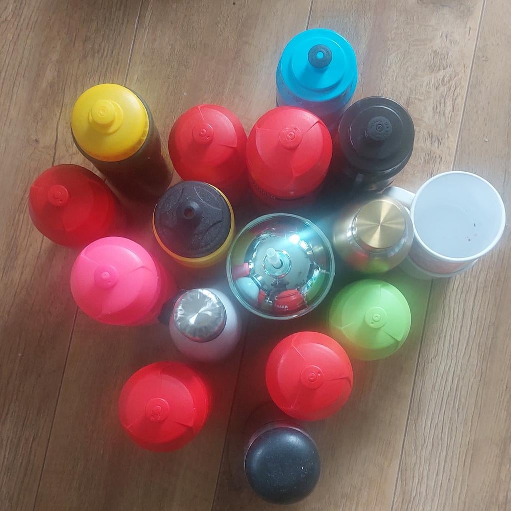 Diverse voetbal bidons o.a. Ajax, AZ, Dortmund + 3 thermosfl, Ophalen of Verzenden