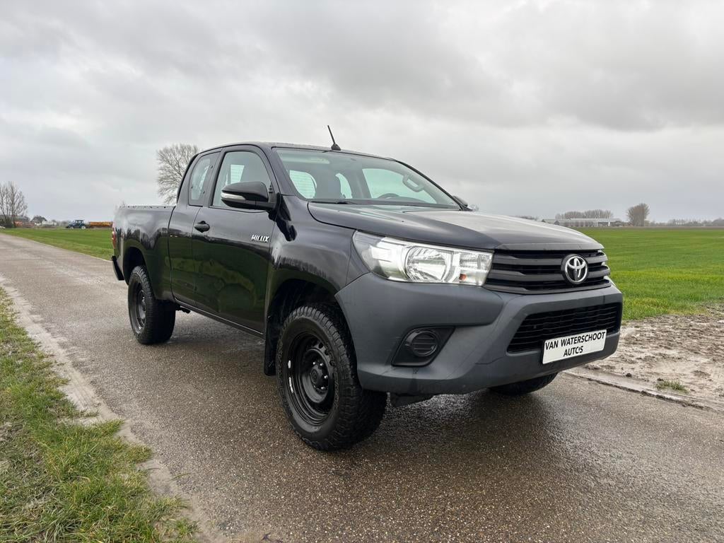 Toyota Hi-lux 2.4 D 110KW 2016, Auto's, Bestelauto's, Voorwielaandrijving, 4 cilinders, Zwart, 149 pk