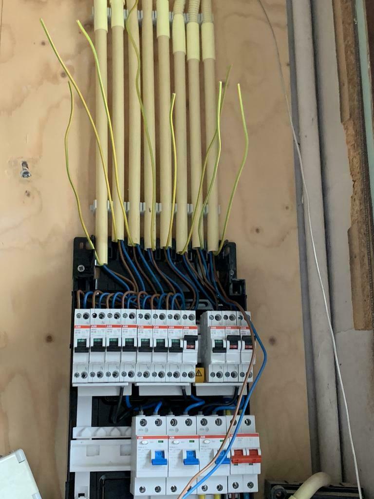 Electricien. Adam Elektrotechniek regio zuid Holland, 24-uursservice