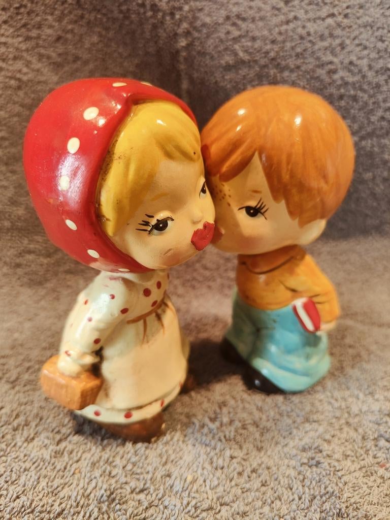 Vintage Kussend Paartje Beeld, Verzamelen, Beelden en Beeldjes, Ophalen of Verzenden, Gebruikt, Mens