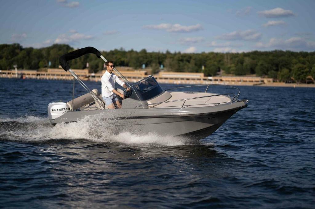 NIEUW –“Trident 530 Sundeck”– va. €16.950,-, Watersport en Boten, Ophalen of Verzenden, Nieuw, 70 tot 120 pk, Buitenboordmotor