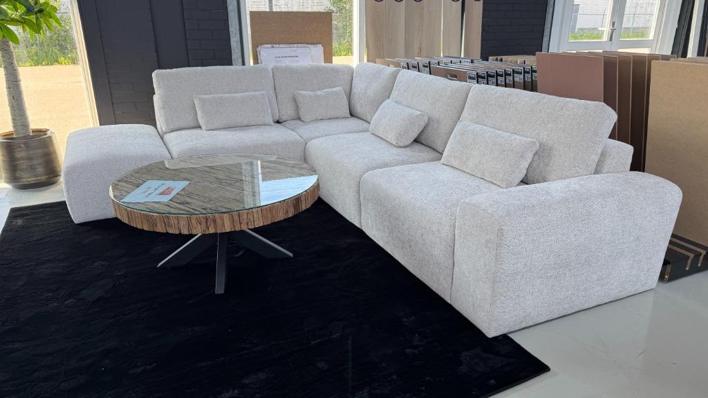 Foto 2 van Direct ophalen | Hoekbank lounge Boucle | Comfort| Utrecht