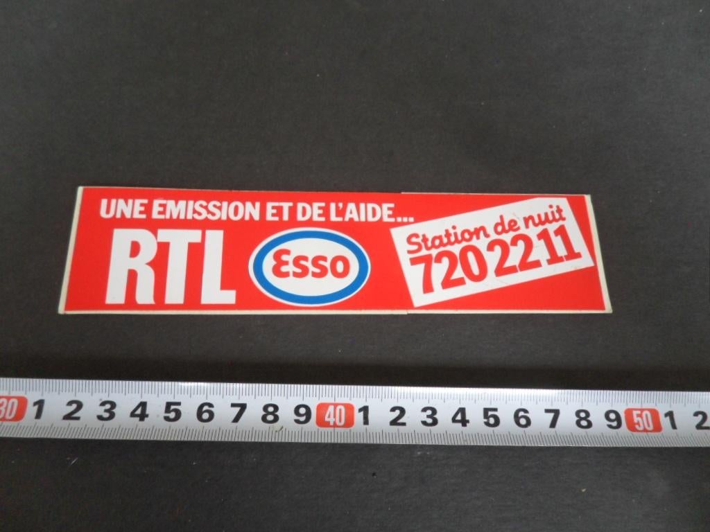 sticker RTL  ESSO  Une emission et de l'aide, Ophalen, Zo goed als nieuw