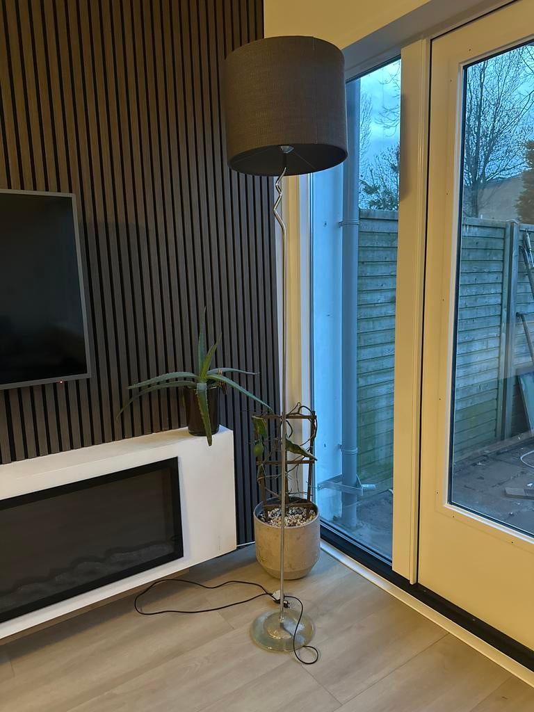 Designer vloerlamp – Italiaans design (Harvey Guzzini stijl), Huis en Inrichting, Lampen | Vloerlampen, Ophalen of Verzenden, Gebruikt