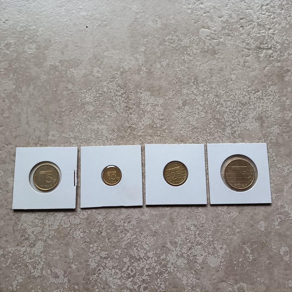 Vergulde gulden munten uit 1982 en 1984, Ophalen of Verzenden, Koningin Beatrix, Setje