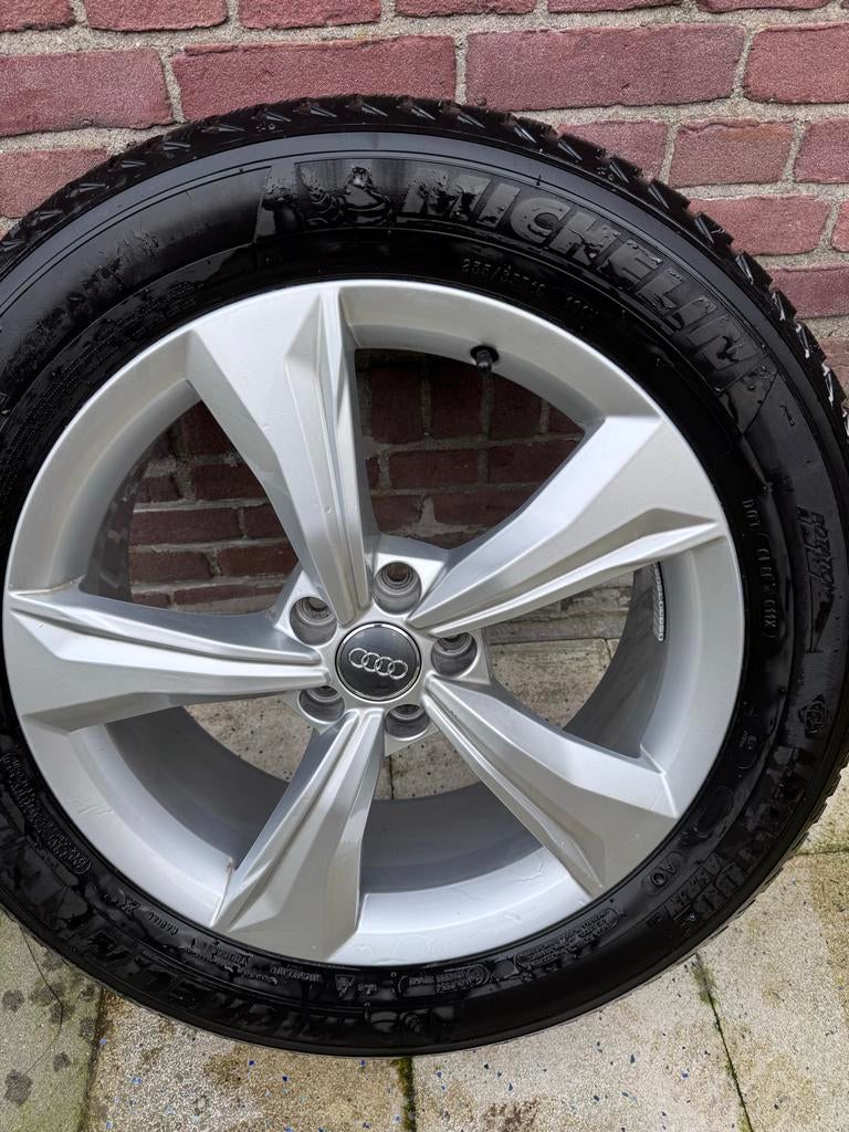 Audi Winterbanden Complete SET Michelin 235/55 R19 Origineel, 19 inch, Gebruikt, Banden en Velgen, 235 mm