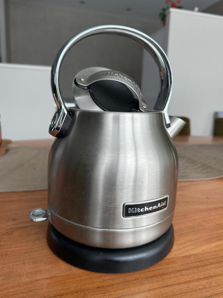 KitchenAid Waterkoker - Zo goed als nieuw!, Witgoed en Apparatuur, Waterkokers, 1 tot 2 liter, Ophalen, Zo goed als nieuw, Draadloos