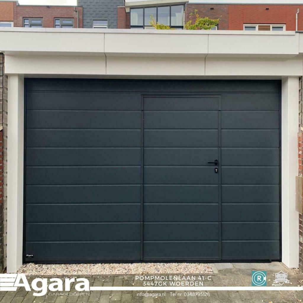 Antraciet garagedeur met loopdeur en nog veel meer bij AGARA, Doe-het-zelf en Verbouw, Deuren en Horren, Nieuw, Garagedeur, 215 cm of meer