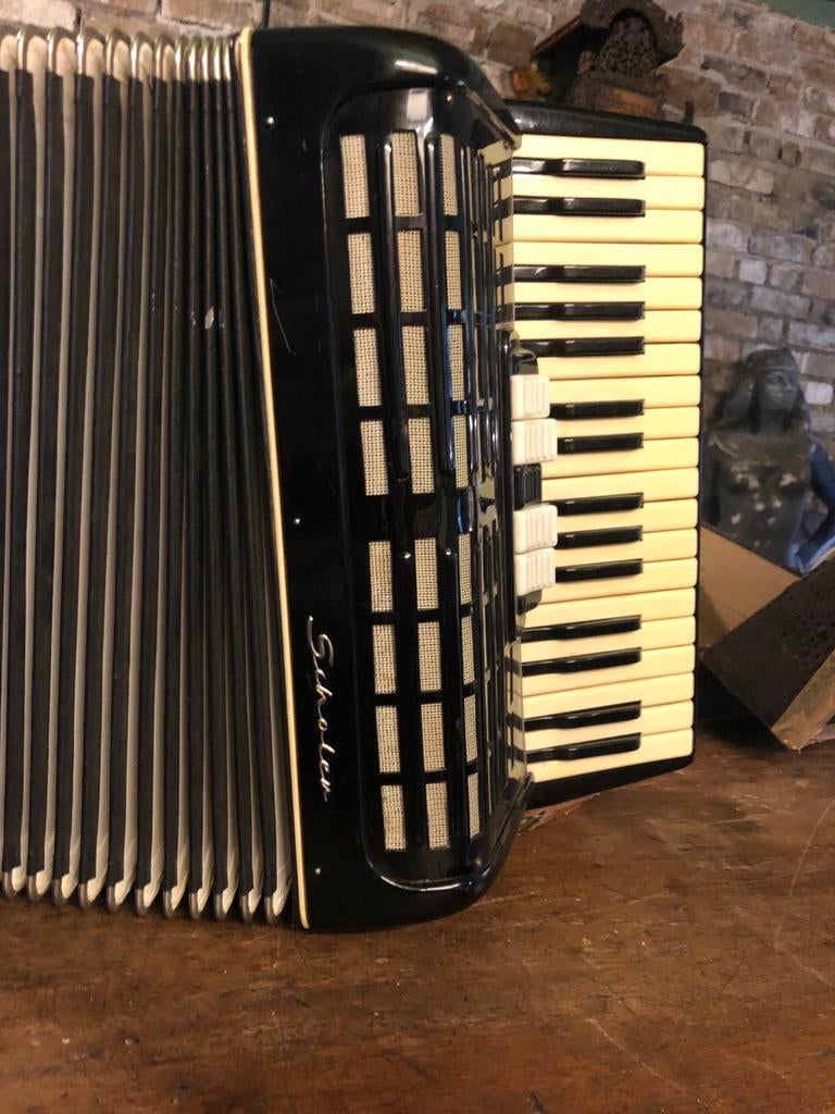 Oude DDR Accordeon - Speelklaar, Muziek en Instrumenten, Accordeons, Overige merken, Gebruikt, Overige formaten, Met koffer