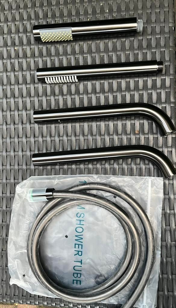 Twee REGN uitloopkranen en handdouches - gun metal black, Ophalen, Nieuw, Kraan