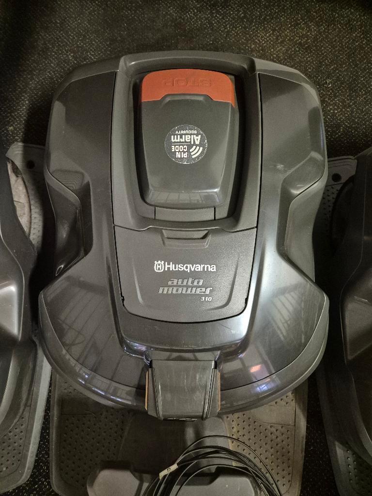 Husqvarna Automower 310 robotmaaier, Ophalen of Verzenden, Gebruikt, 20 tot 25 cm, Husqvarna