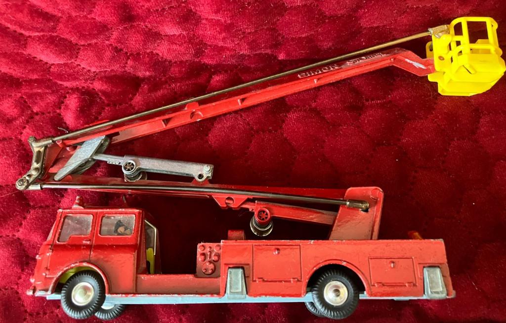Corgi Mayor toys Simon Snorkel Fire Engine, Verzenden, Gebruikt, Auto, Corgi