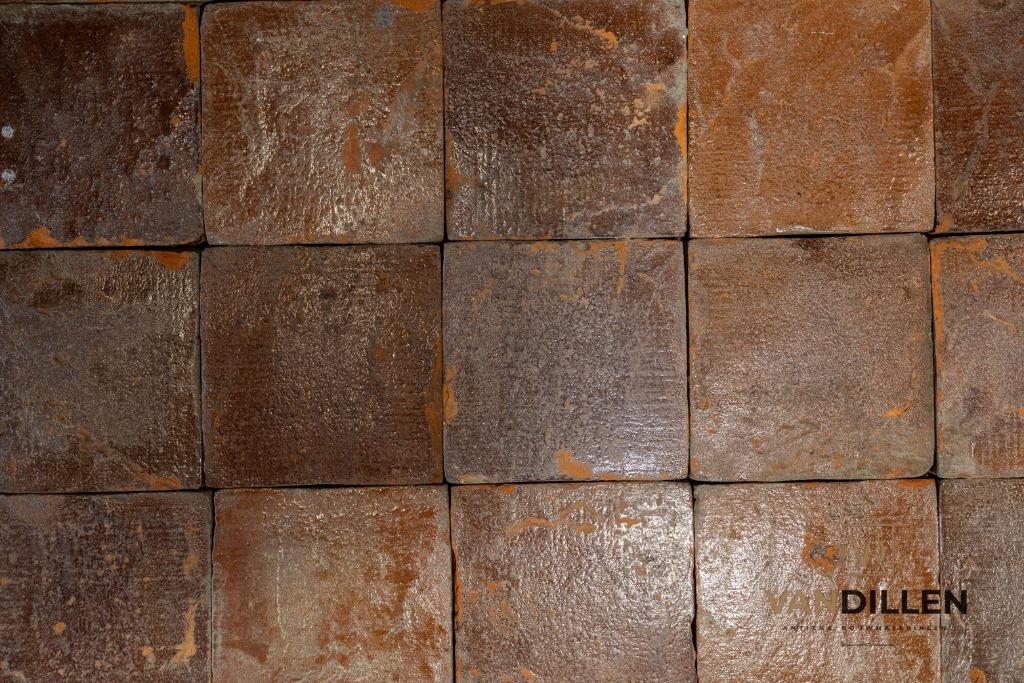 Oude bruin geglazuurde plavuizen 21x21 45M2 gave kwaliteit