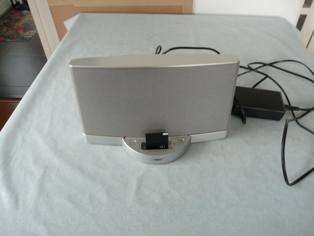bose sound dock incl blue tooth reciever, Gebruikt, Ophalen of Verzenden, Bose, Center speaker