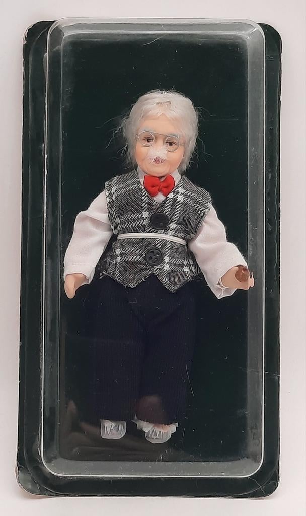 Porseleinen Pop Deagostini 30 Opa Konrad NIEUW!, Verzamelen, Poppen, Ophalen of Verzenden, Nieuw, Pop