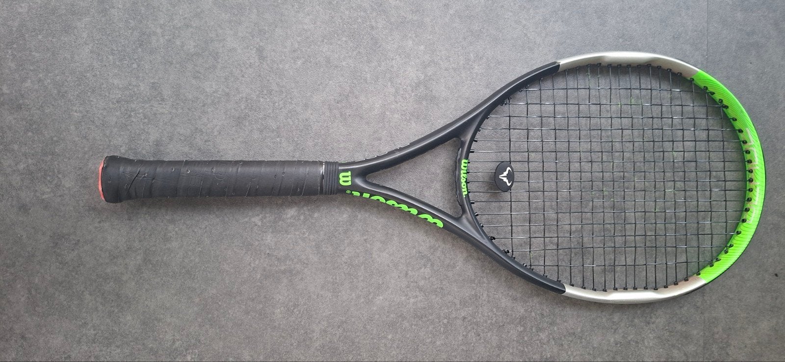 Wilson Blade feel 100. Gripmaat 2, Sport en Fitness, Ophalen of Verzenden, Gebruikt, Racket, Wilson