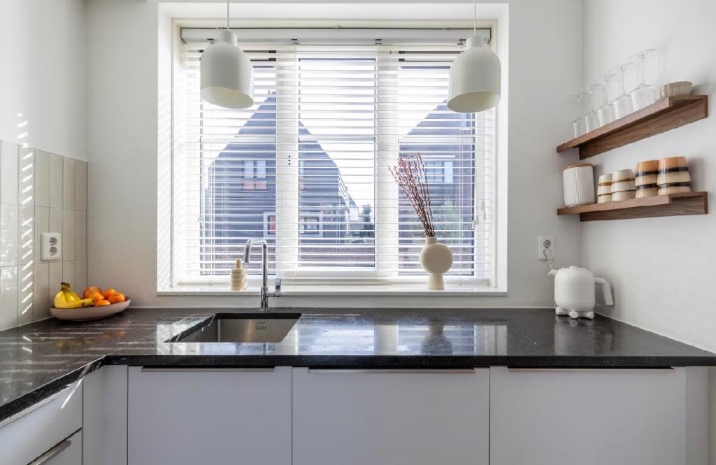 ✨MODERNE KEUKEN INCLUSIEF APPARATUUR ✨, Huis en Inrichting, Keuken | Complete keukens, Ophalen, Wit, Hoekkeuken, Graniet of Steen