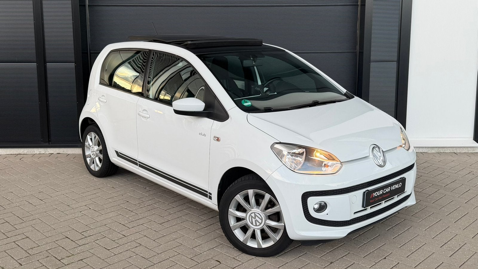 Volkswagen up! Club Up! 1.0 | PANO | STOELVERWARMING | MAPS