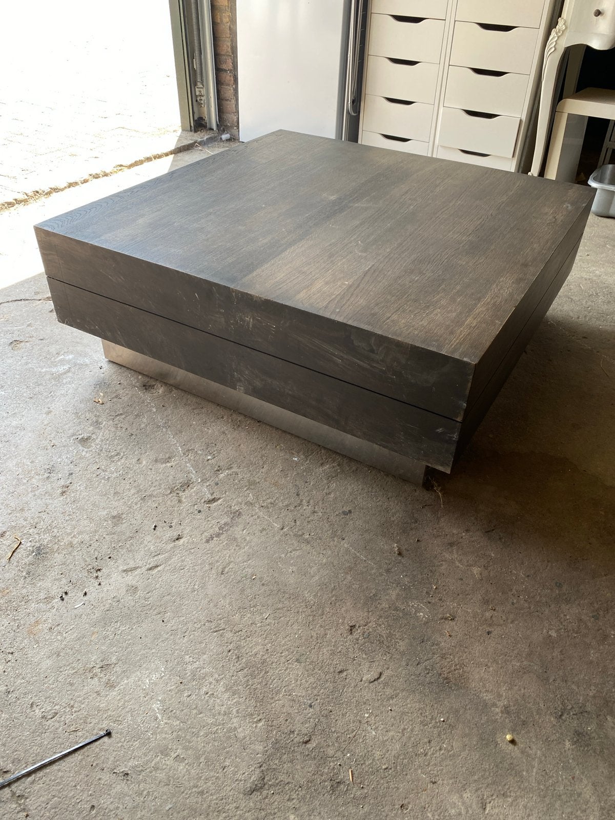 Zware donkerbruine houten salontafel 1x1 meter, Ophalen, Gebruikt, Vierkant, 50 tot 100 cm