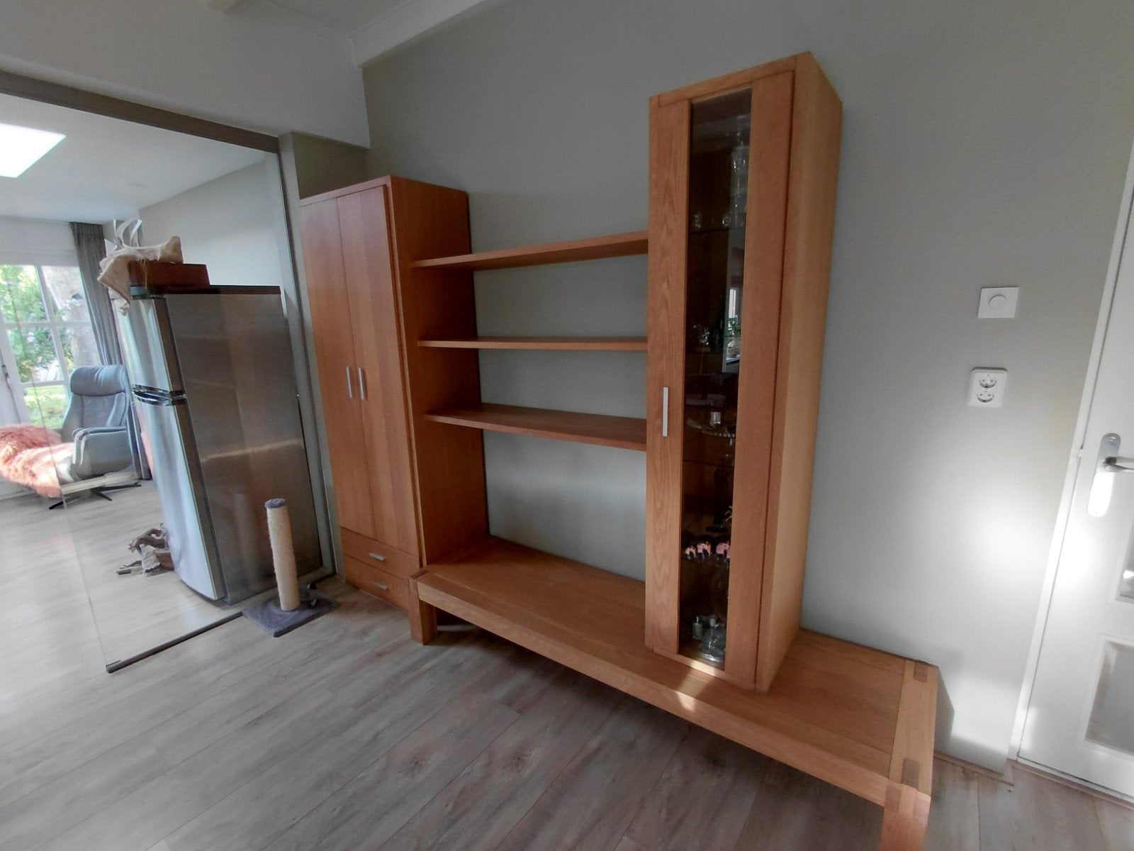 Mooie houten kaaskast met vitrine en opbergruimte, Gebruikt, Glas, Ophalen of Verzenden, 200 cm of meer