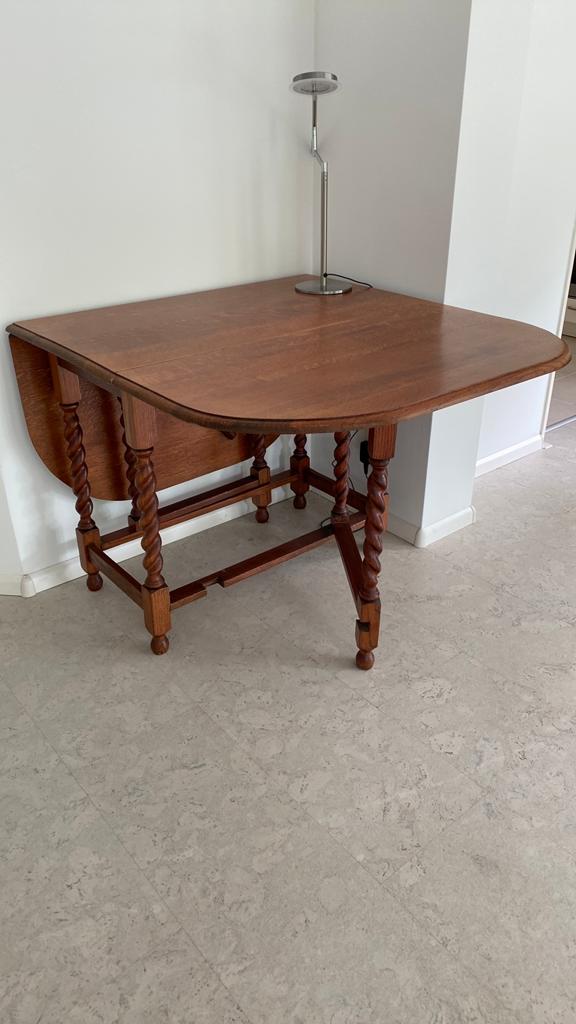 Hangoor tafel, Ophalen