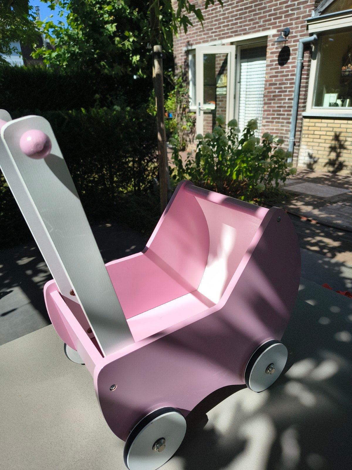 Houten poppenwagen roze, Ophalen of Verzenden, Zo goed als nieuw, Babypop