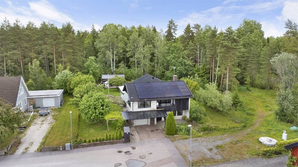 Huis te koop in Säffle, Zweden, Huizen en Kamers, 7 kamers, Säffle, 170 m², Dorp