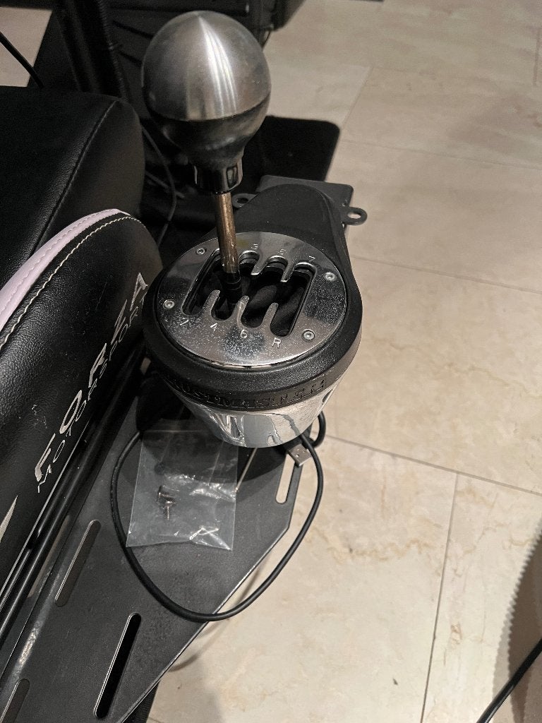 Foto 2 van Playseat Forza Motorsport met Thrustmaster T300RS GT en TH8A