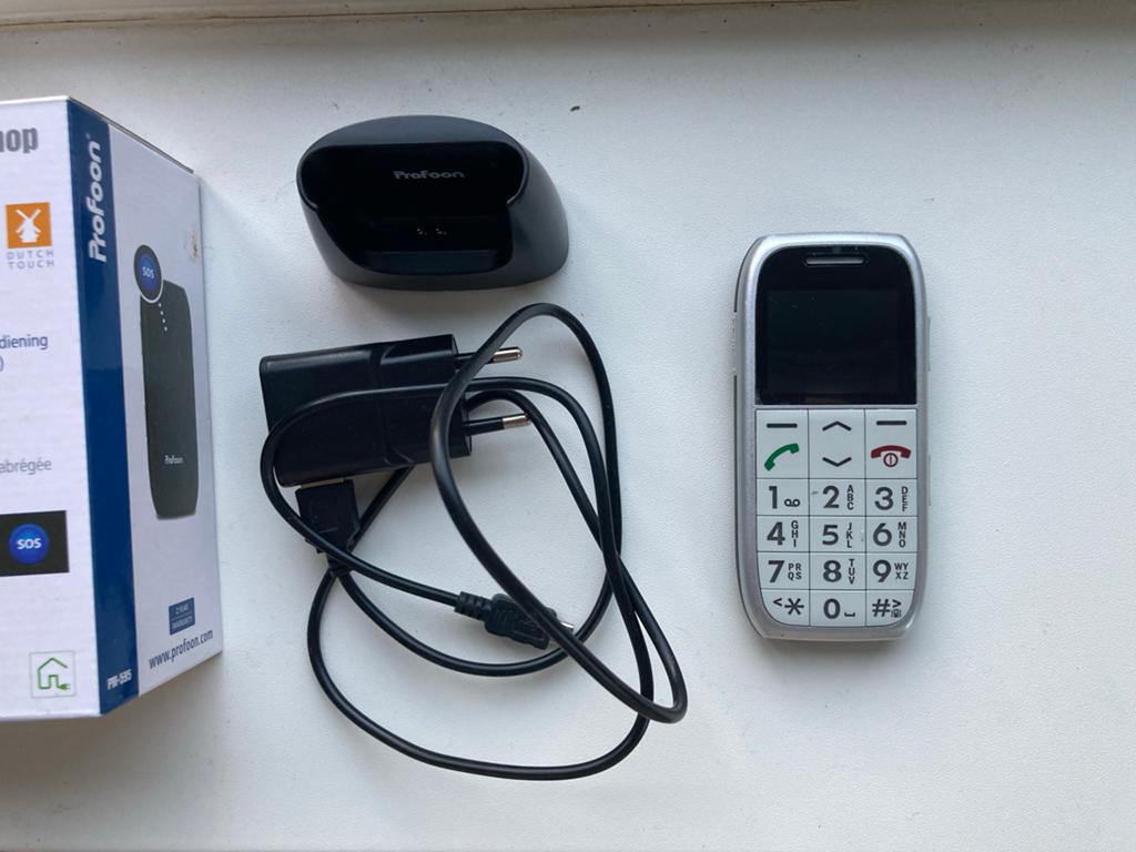Profoon PM-595 Mobiele Telefoon met SOS Noodknop, Telecommunicatie, Mobiele telefoons | Overige merken, Geen camera, Ophalen of Verzenden