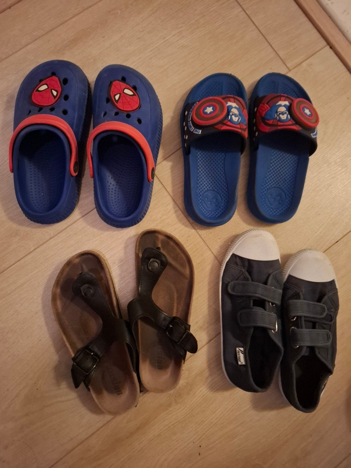 Slippers, Crocs, sandalen en gymschoenen - Maat 31, Ophalen, Gebruikt, Overige typen, Jongen