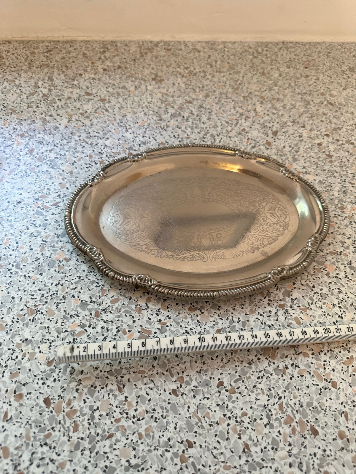 Antieke zilverkleurige dienblad met sierlijke rand, Ophalen of Verzenden