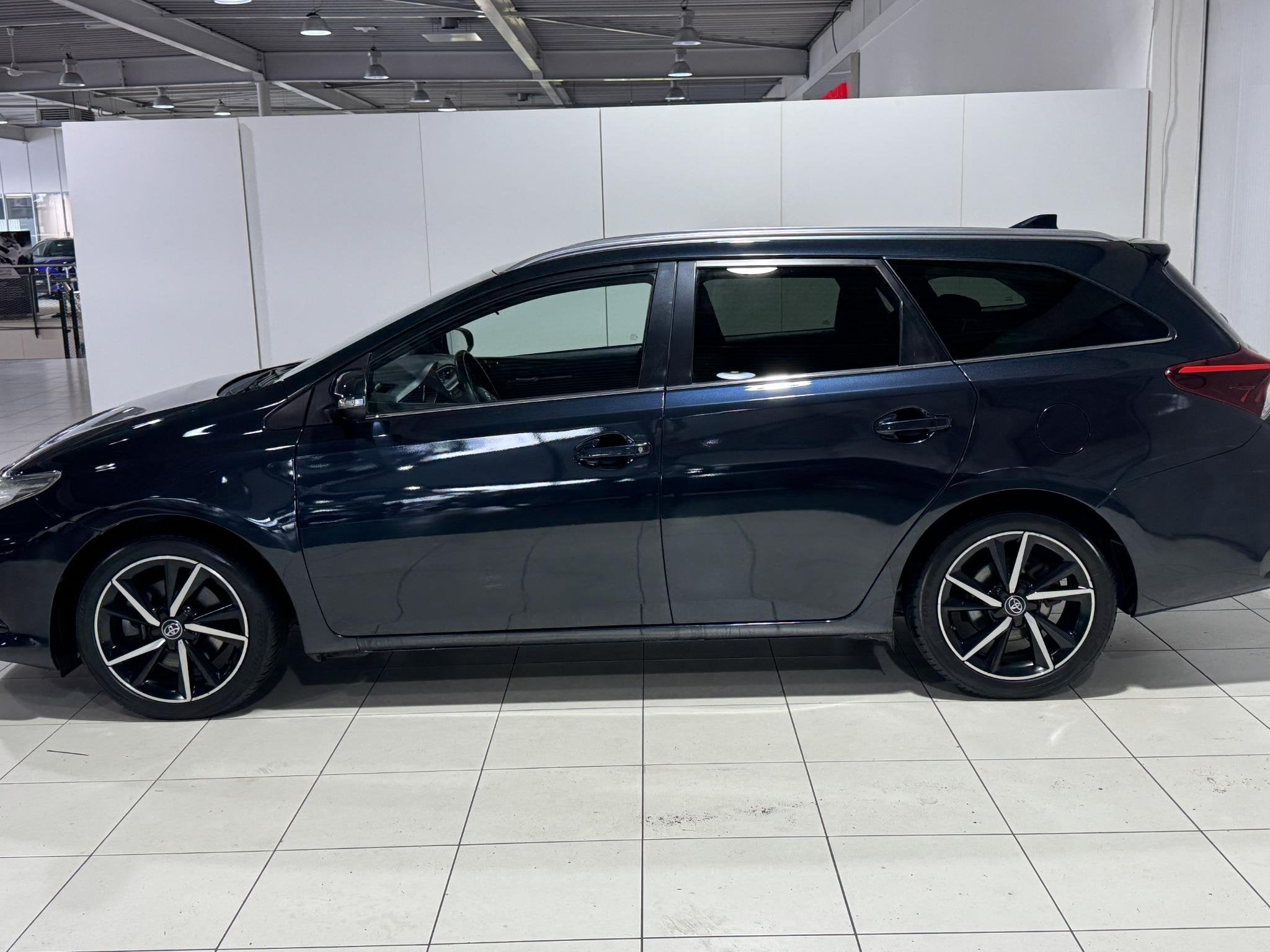 Toyota Auris 1.8 Hybrid Dynamic | All season banden met 17'', Auto's, Gebruikt, Euro 6, Blauw, Hybride Elektrisch/Benzine