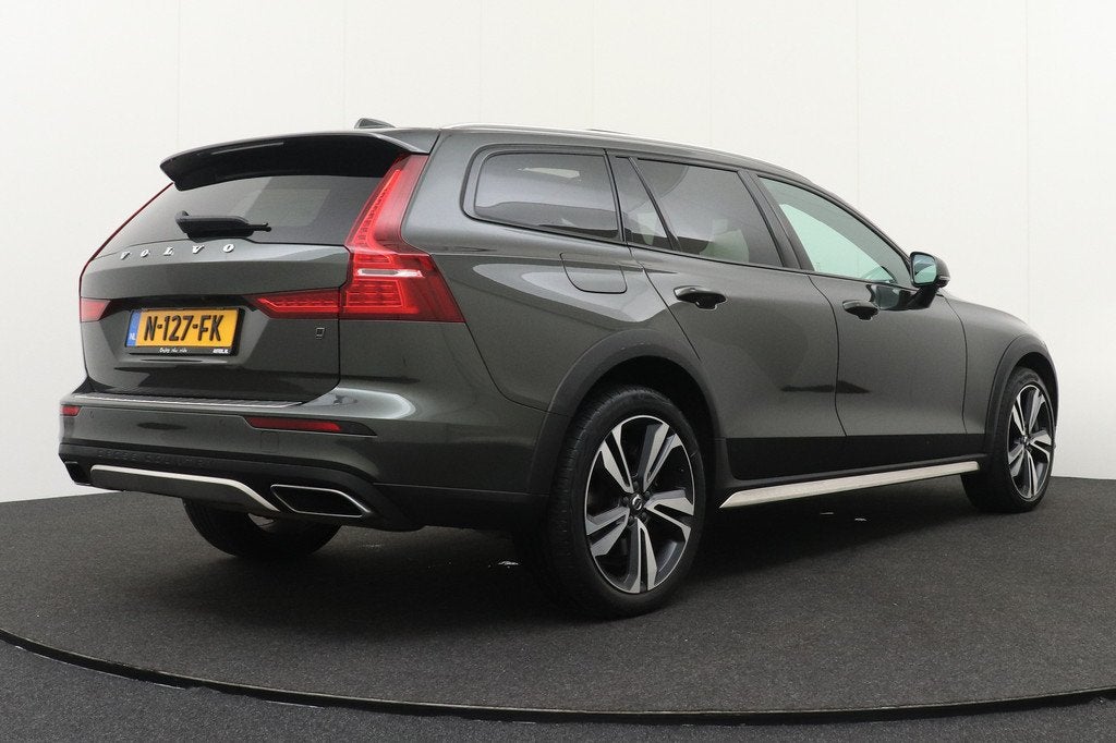 Volvo V60 Cross Country B5 265PK Aut Inscription Pano-Dak Ma, Auto's, Volvo, Automatische klimaatregeling, 15 km/l, Euro 6, 4 cilinders