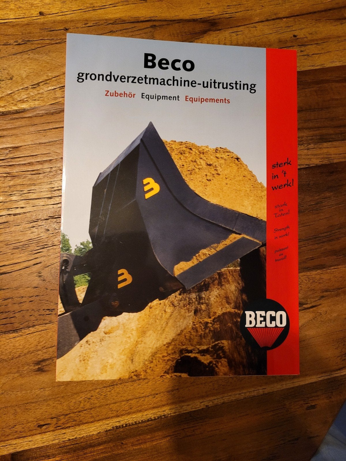 BECO grondverzetmachine-uitrusting, Ophalen of Verzenden, Zo goed als nieuw