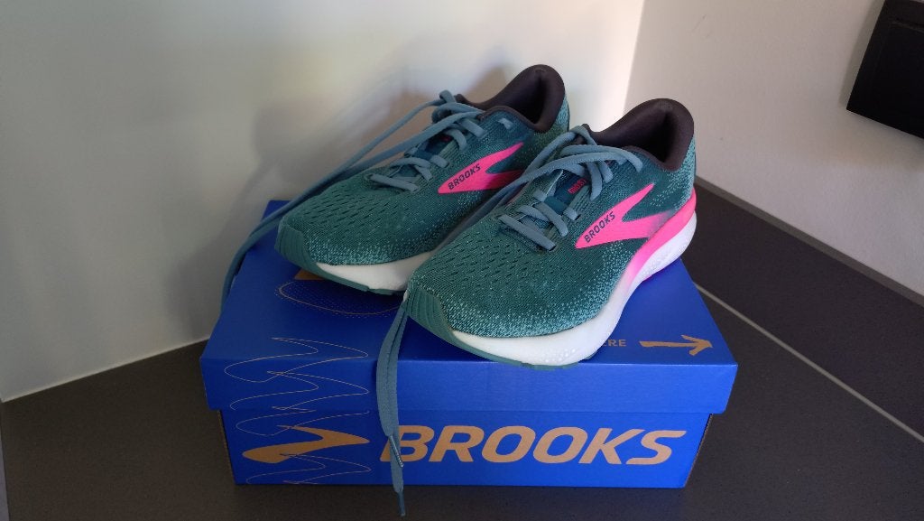 Brooks Adrenaline GTS 23 Dames – Alleen gebruikt op loopband, Ophalen of Verzenden, Zo goed als nieuw, Blauw, Sportschoenen