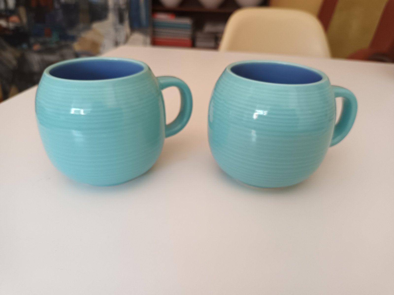 Twee retro HEMA koffiekopjes/ mokjes (bekers)groen/blauw, Gebruikt, Ophalen of Verzenden, Overige stijlen, Kop(pen) en/of Schotel(s)