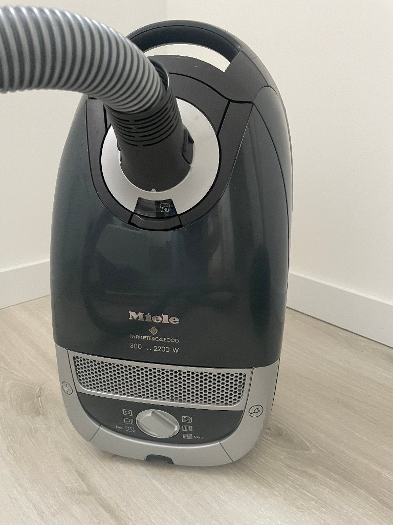 Miele Stofzuiger 2200 Watt, Ophalen, Gebruikt, Stofzak, 2000 watt of meer