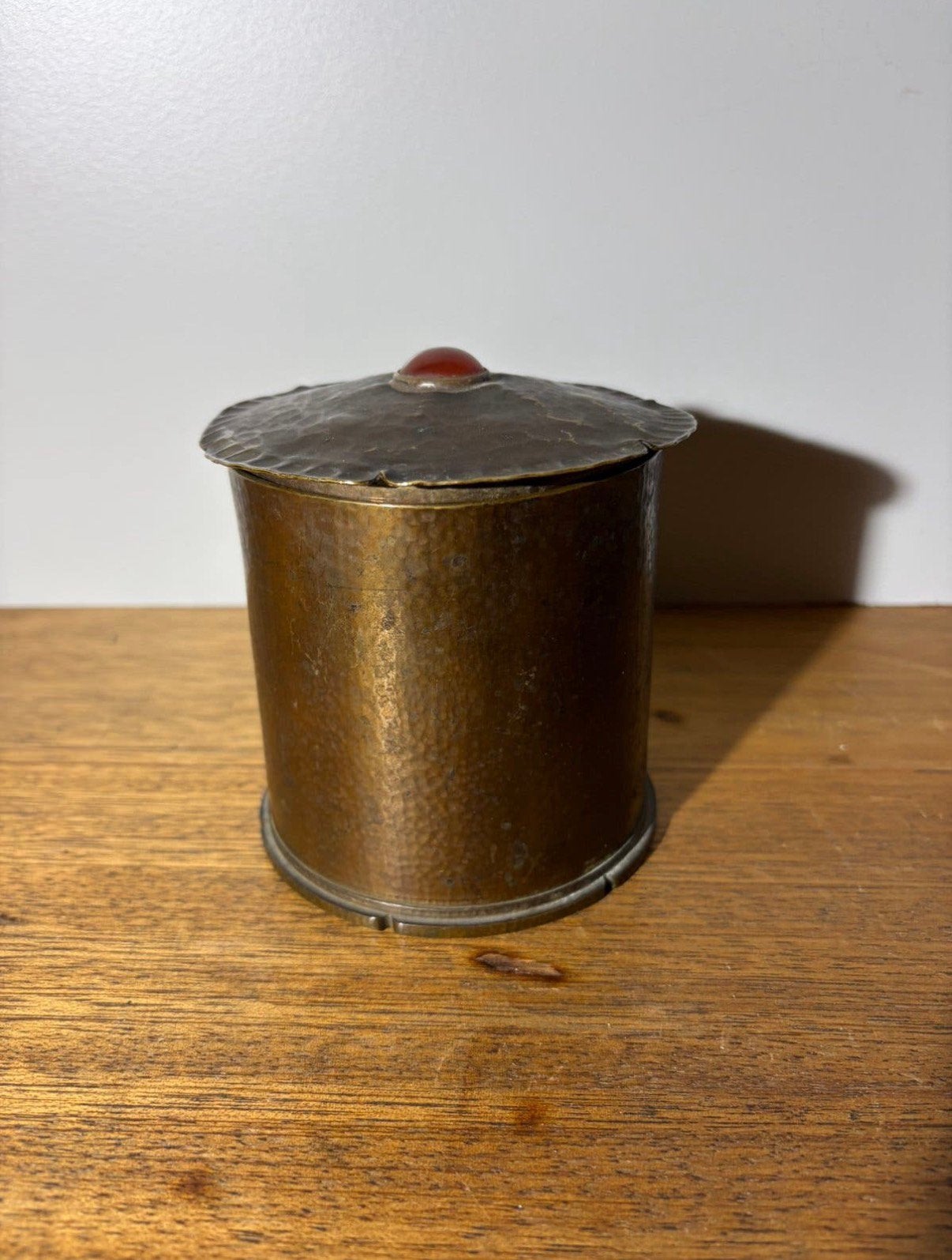 Vintage granaathuls met deksel en ingelegd carneool 1944.715, Verzamelen, Ophalen of Verzenden, Landmacht, Duitsland, Hulzen of Bodemvondsten