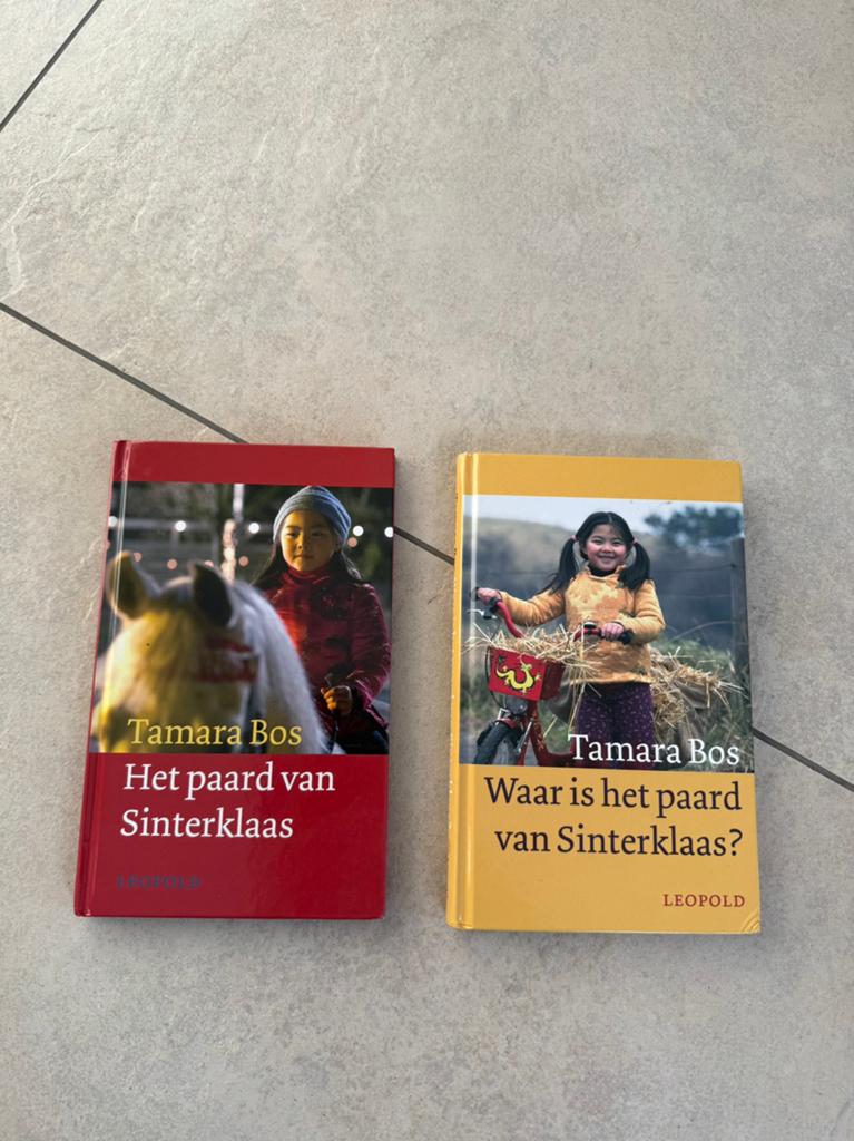 2 boeken van tamara bos over het paard van sinterklaas, Ophalen of Verzenden, Zo goed als nieuw