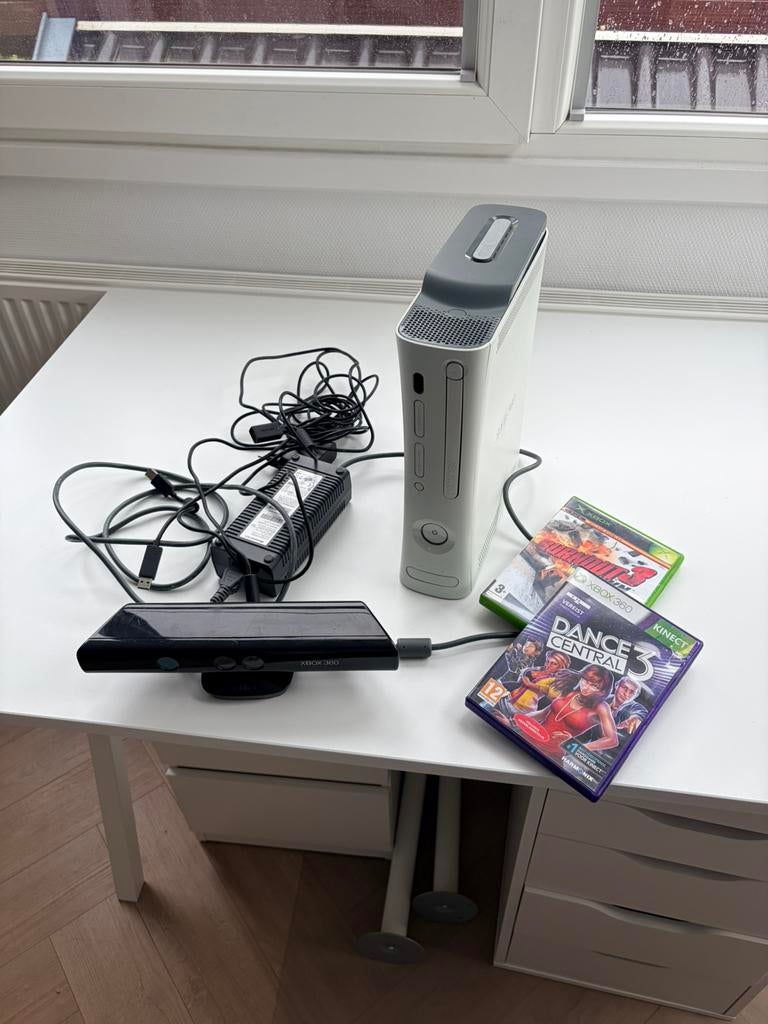 Xbox 360 acarde met games en kinect, Spelcomputers en Games, Spelcomputers | Xbox 360, Gebruikt, Met kinect, Ophalen of Verzenden