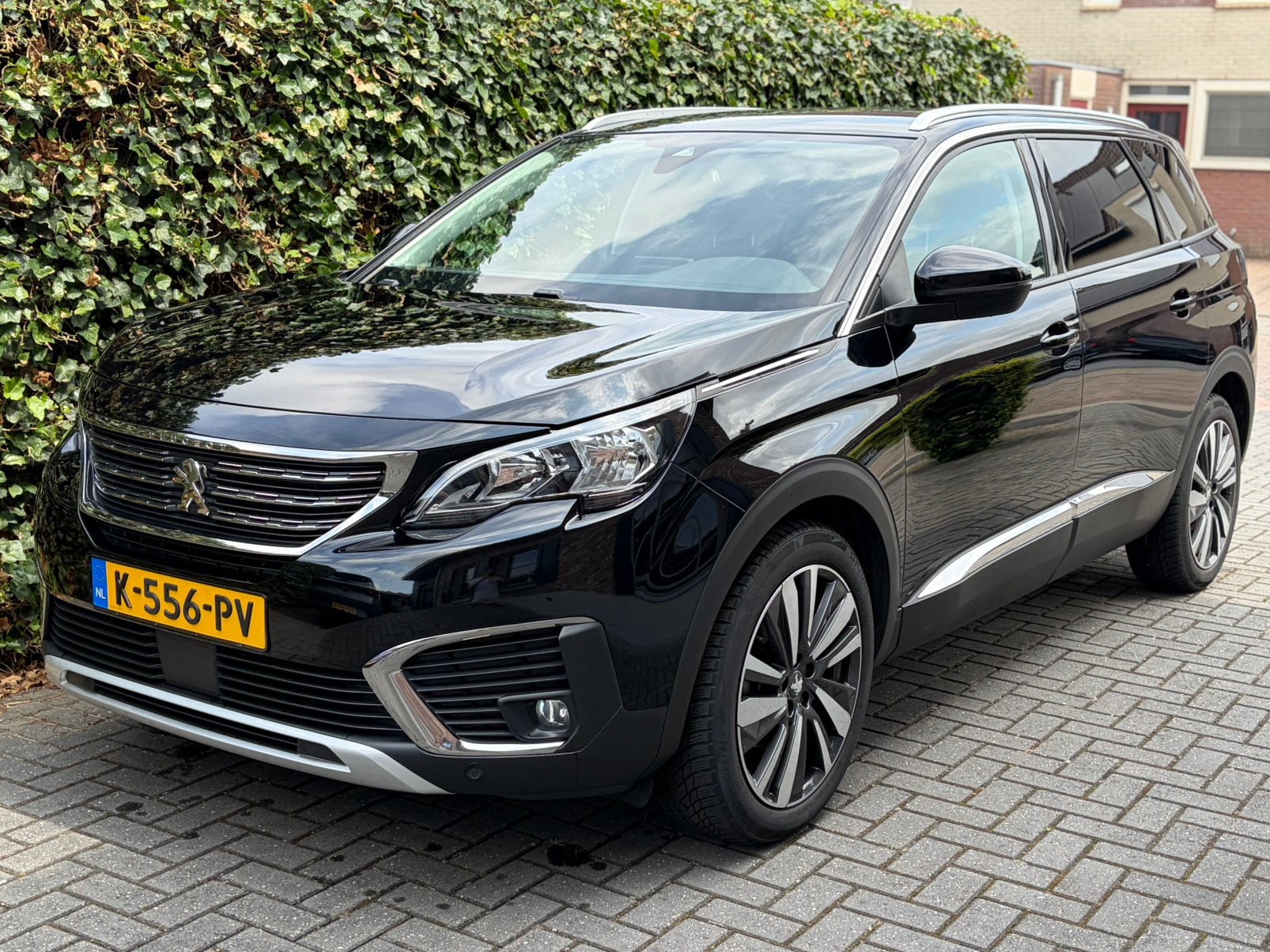 Peugeot 5008 130pk S&S Eat8 Allure 7pers CarPlay Camera Acc, 15 km/l, Zwart, Origineel Nederlands, Adaptive Cruise Control