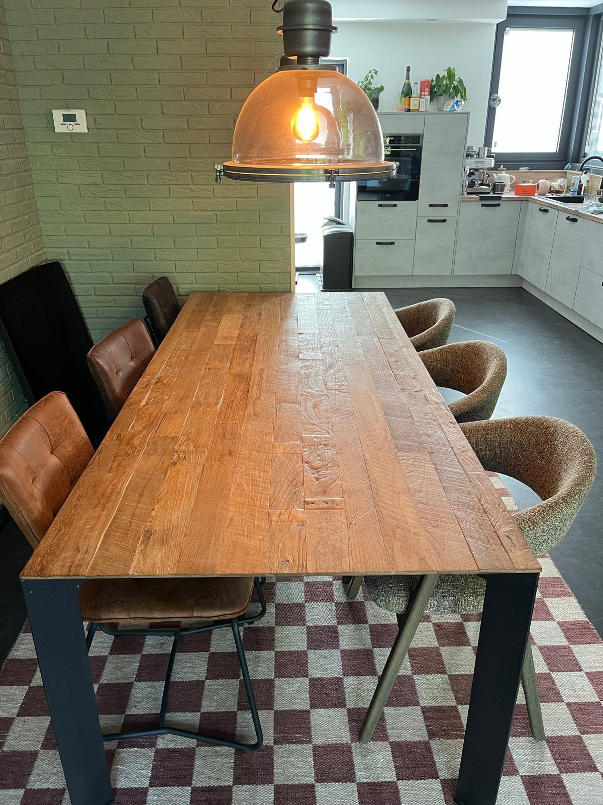 Robuuste eettafel van eikenhout met metalen onderstel, Ophalen, 100 tot 150 cm, Eikenhout, 200 cm of meer
